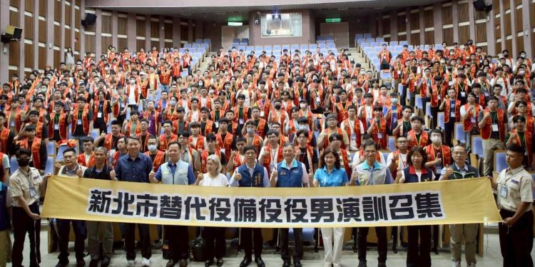 提升災害應變能量 新北今年首場備役替代役救護演訓登場 10 《圖說》新北市今日辦理115年度首場替代役備役役男EMT-1(初級救護技術員)繼續教育演訓召集合影。〈民政局提供〉