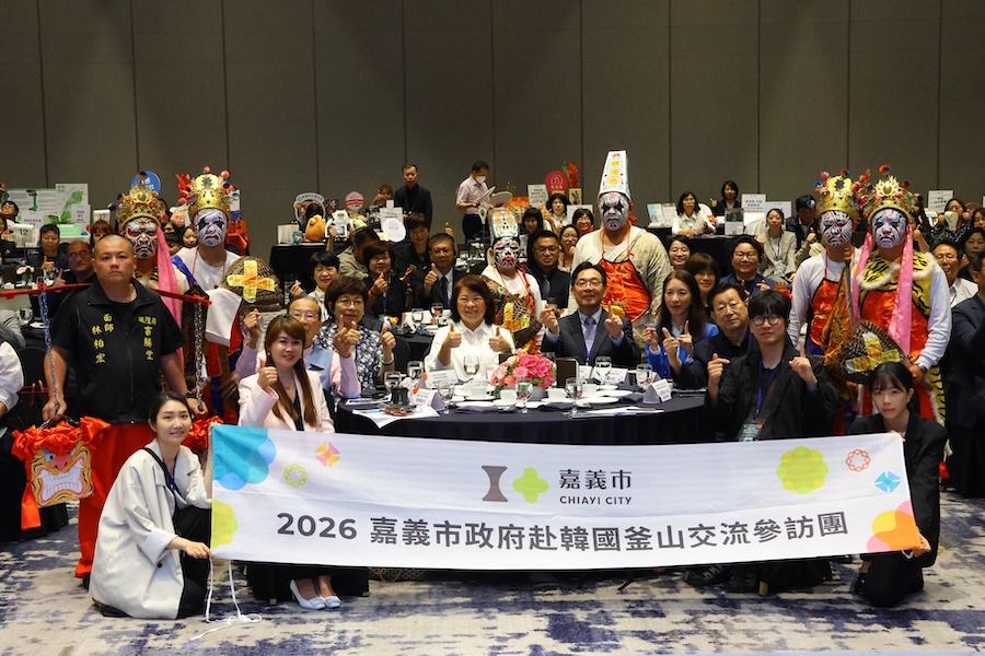 勇媽市長黃敏惠帶領「嘉義隊」到韓國拚國際觀光客來嘉旅遊,已吸引韓國旅遊業界高度關注。(圖/嘉義市政府提供)