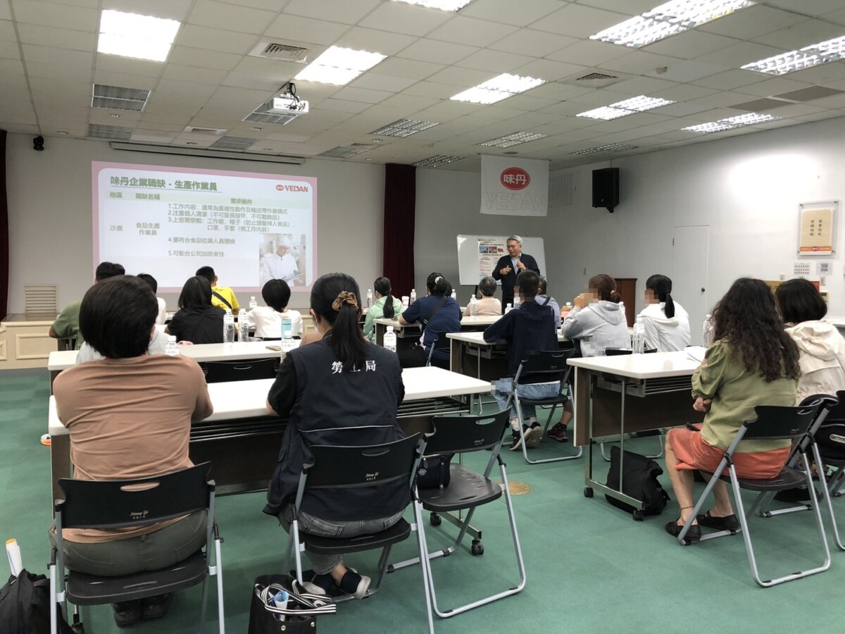 ▲辦理產業探索活動，邀請參訪單位介紹職務需求。(圖/中市府提供)