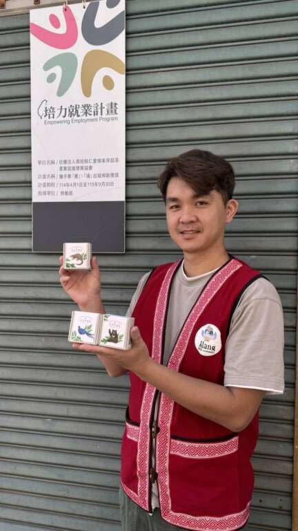▲結合午時水與艾草等傳統避邪除穢植物製成的「午時艾草平安皂」,傳遞舒緩身心與安定祝福。(圖/中彰投分署提供)