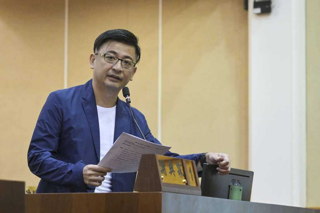 ▲彰化縣議會議長謝典霖在本次定期會中,特別針對基層體育與籃球人才培育向教育處提出質詢,關心縣府未來如何建立更完整的培育制度。(圖/彰化縣議會提供)