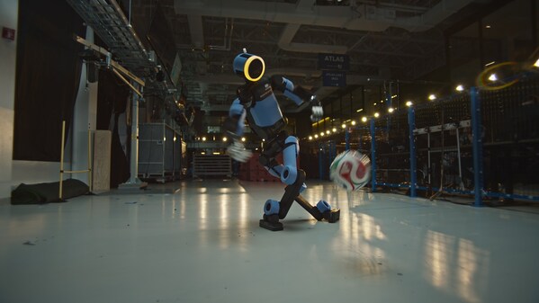 Hyundai Motor 推出由 Boston Dynamics Atlas 擔綱演出的「School of Football」宣傳活動,迎接 FIFA World Cup 2026™ Hyundai Motor 推出由 Boston Dynamics Atlas 擔綱演出的「School of Football」宣傳活動,迎接 FIFA World Cup 2026™