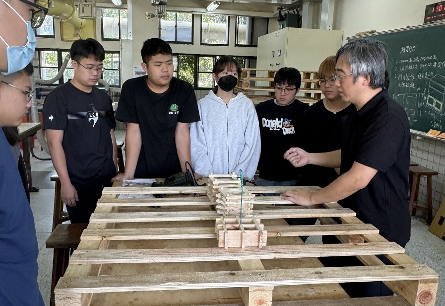 產學合作推廢材重生 廢棄木棧板化身永續文具 - https://www.watchmedia01.com