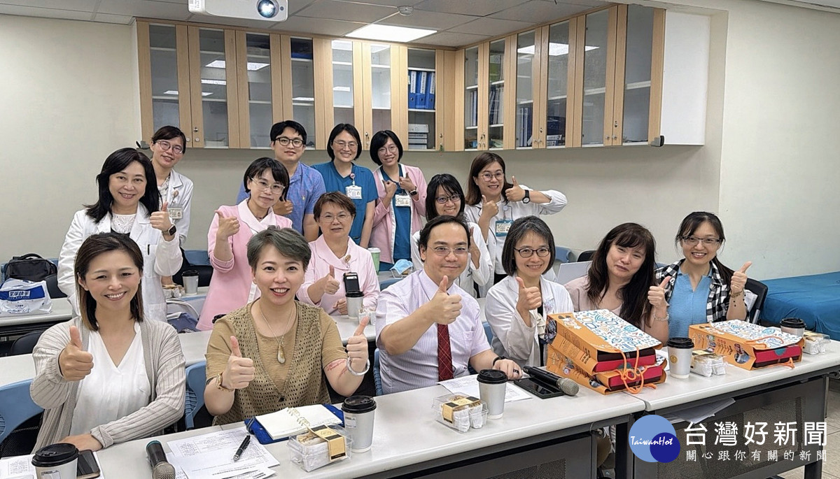 桃園療養院李俊宏副院長(左三)帶領跨專業團隊至成大醫院標竿學習咀嚼吞嚥照護中心,由蘇慧真主任(右三)負責接待。 (桃療提供)