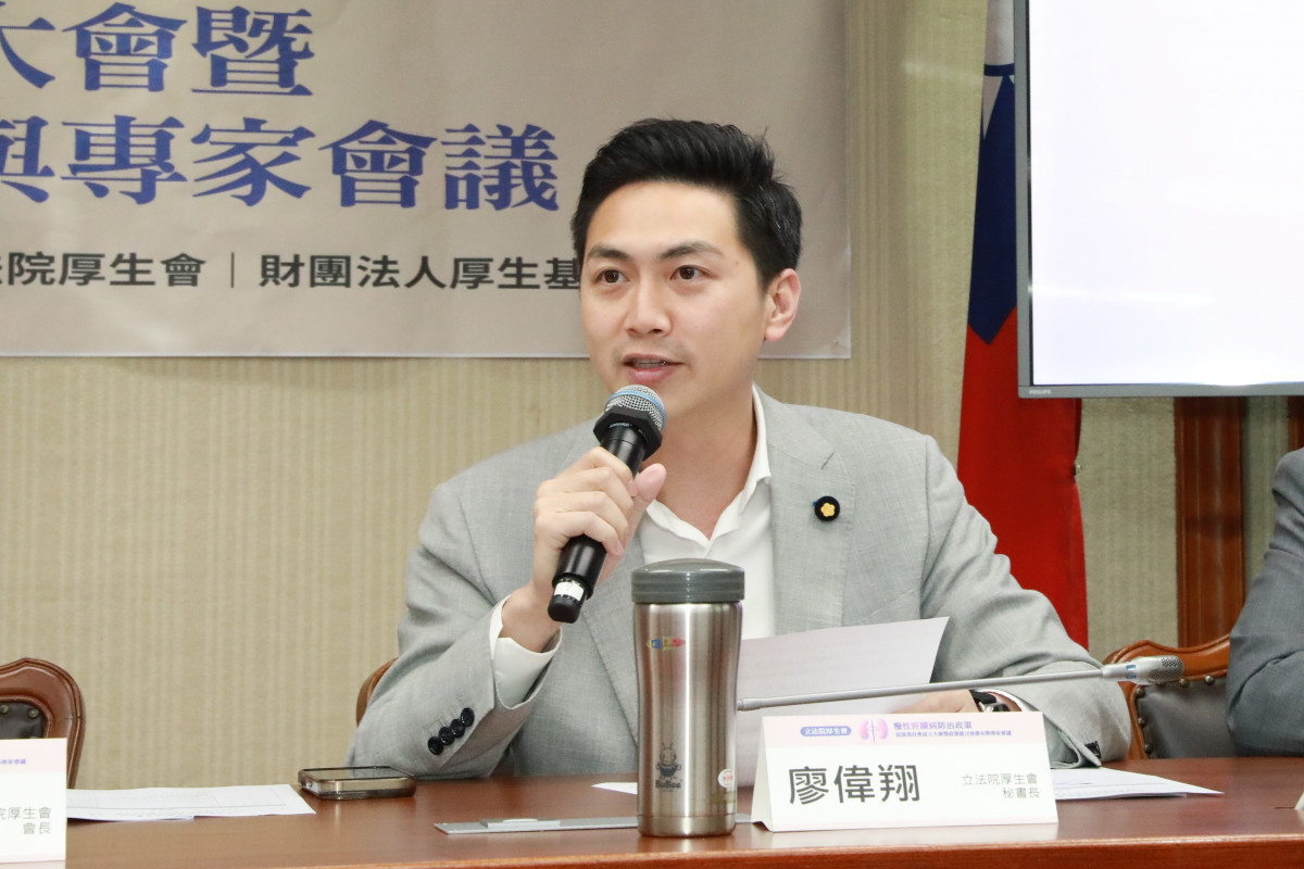 立法院厚生會秘書長廖偉翔表示，國健署應強化慢性腎臟病衛教、用藥安全與正確就醫觀念，提醒民眾重視健檢異常後追蹤。