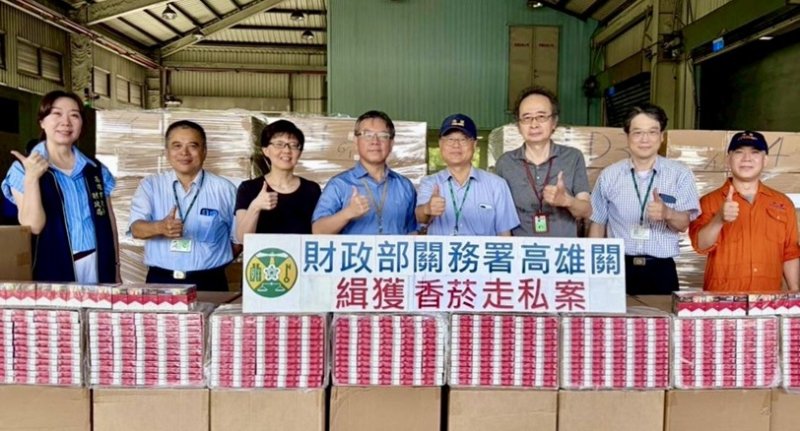 高雄關傳捷報!連續緝獲市價逾2億7,000萬元的轉口櫃匿藏菸