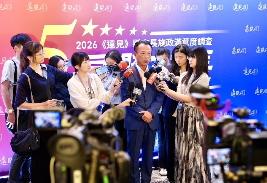 嘉義縣長翁章梁近8年施政,5度榮獲《遠見雜誌》縣市長施政滿意度調查5星首長殊榮。施政分數是歷年全國最高分,成為「首位」施政分數突破80分的縣市長。(圖/嘉義縣政府提供)