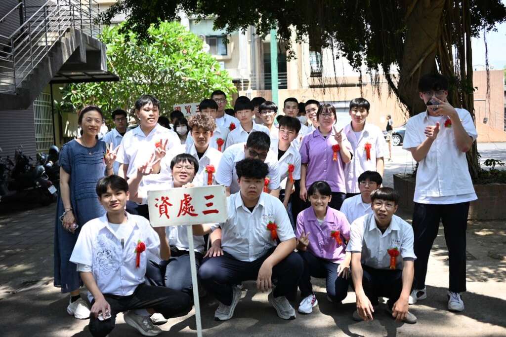 ▲竹山高中第60屆畢業典禮溫馨登場,285位畢業生懷抱「∞ Infinity」精神邁向無限未來。