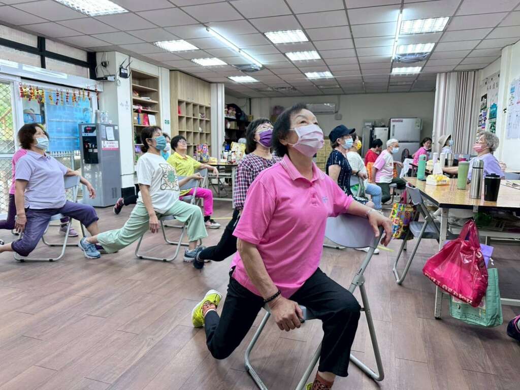 ∆透過規律參與活動,不僅增進長者彼此間的互動與情感連結,也減少獨居及高齡長者孤立感,讓據點成為社區長輩重要的支持與陪伴場所。(圖/社團法人臺東縣友善關懷協會提供)