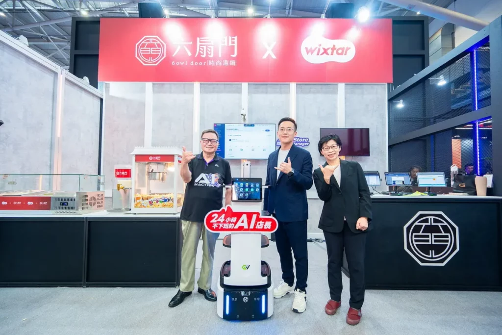 以六扇門實際營運場景為基礎的AI火鍋店展演「24 小時不下班的 AI 店⻑」如何貫穿點餐、巡店、 訂收貨與決策，完整覆蓋門市營運全場景