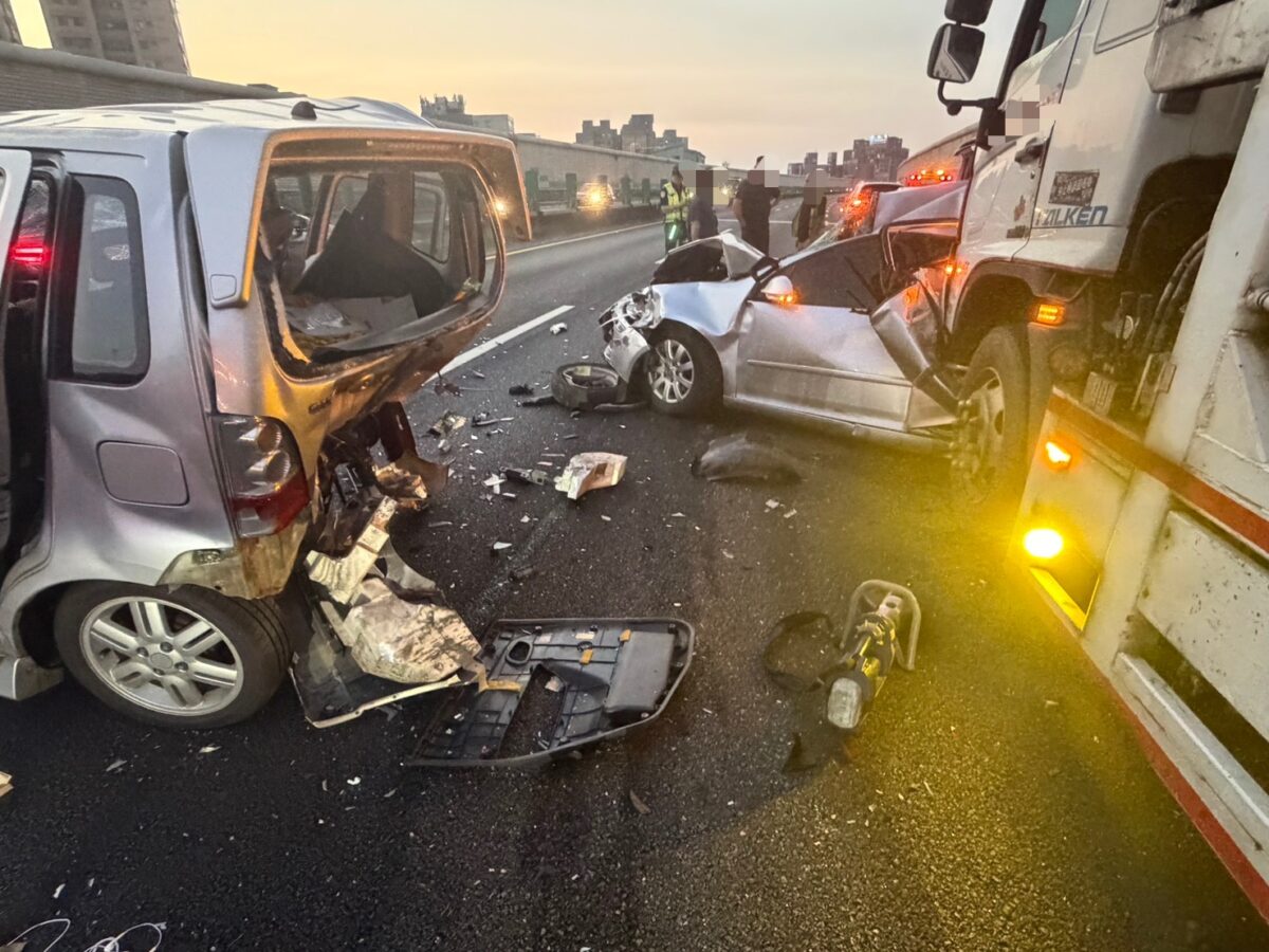 國2南桃園段大貨車分心釀慘劇!連環撞8車7人送醫 S 71278611