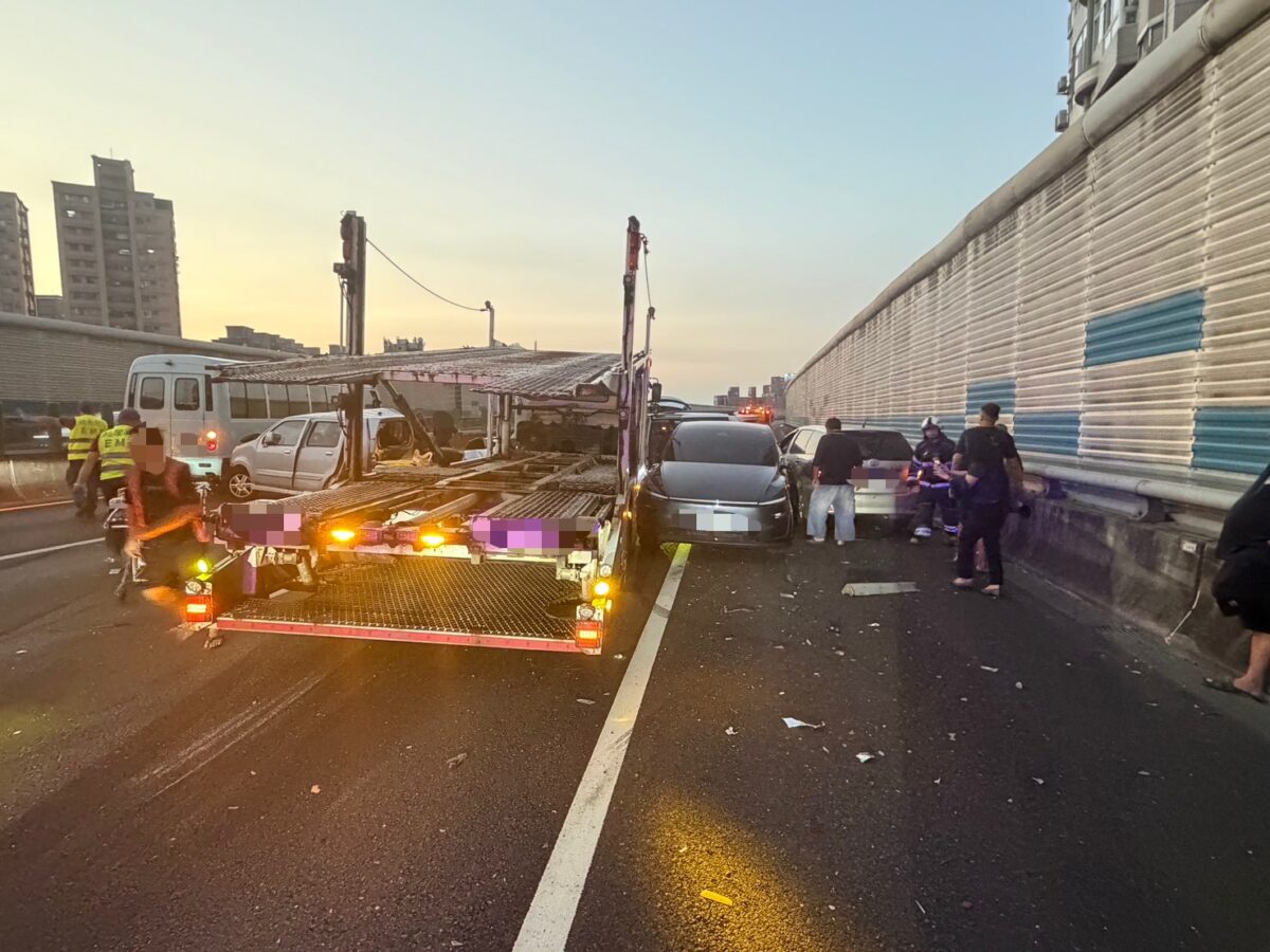 國2南桃園段大貨車分心釀慘劇!連環撞8車7人送醫 S 71278613