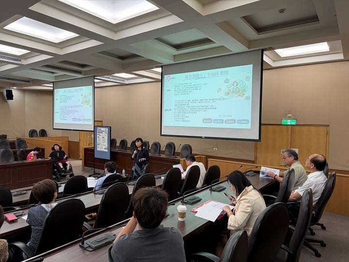 ▲淡江大學管理科學學系牛涵錚教授以「學術倫理：知識如何變得可信」為題進行專題演講。