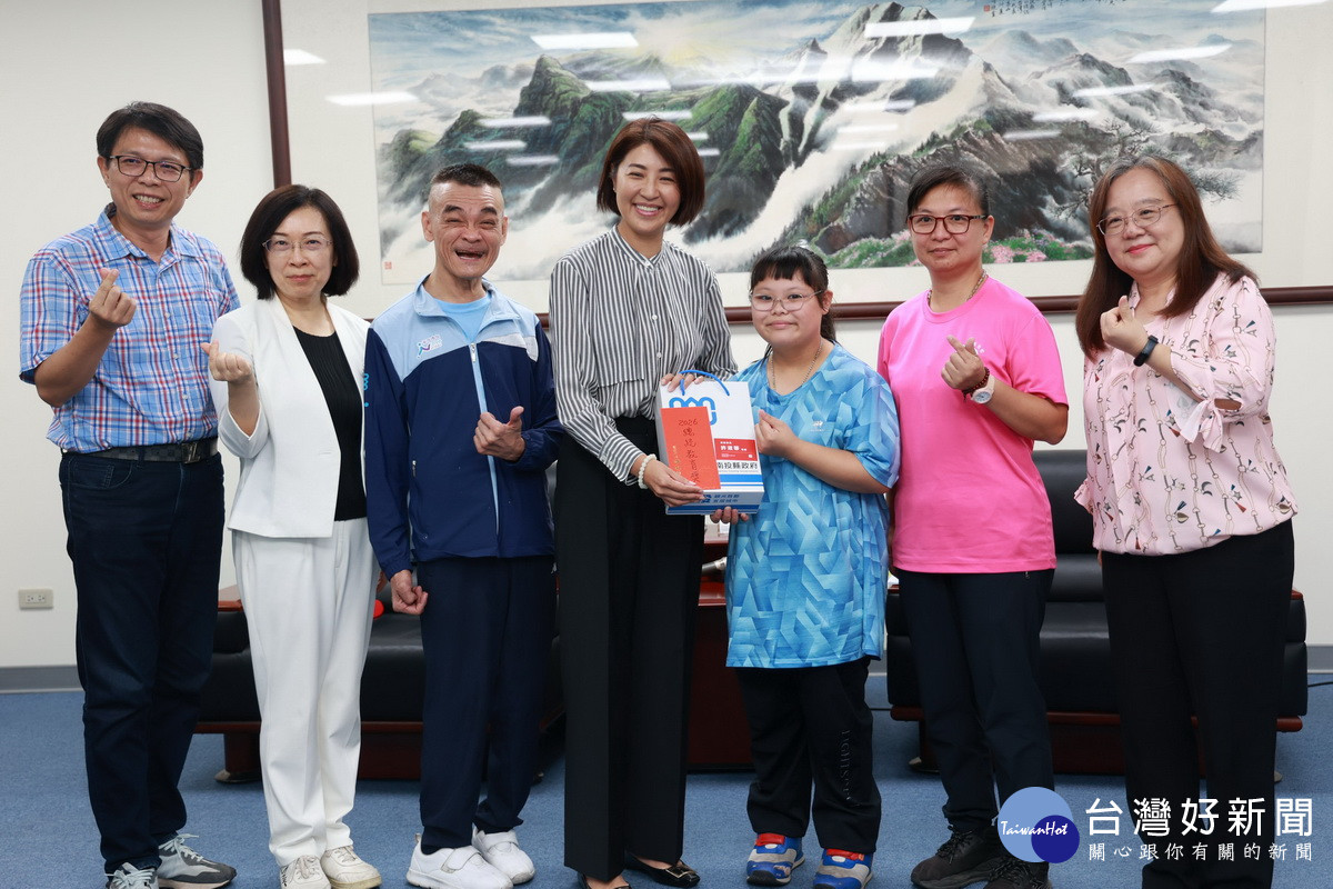 許縣長允協助黃韻慈出國夢。（縣府提供）<br /><br /> <br /><br /> 