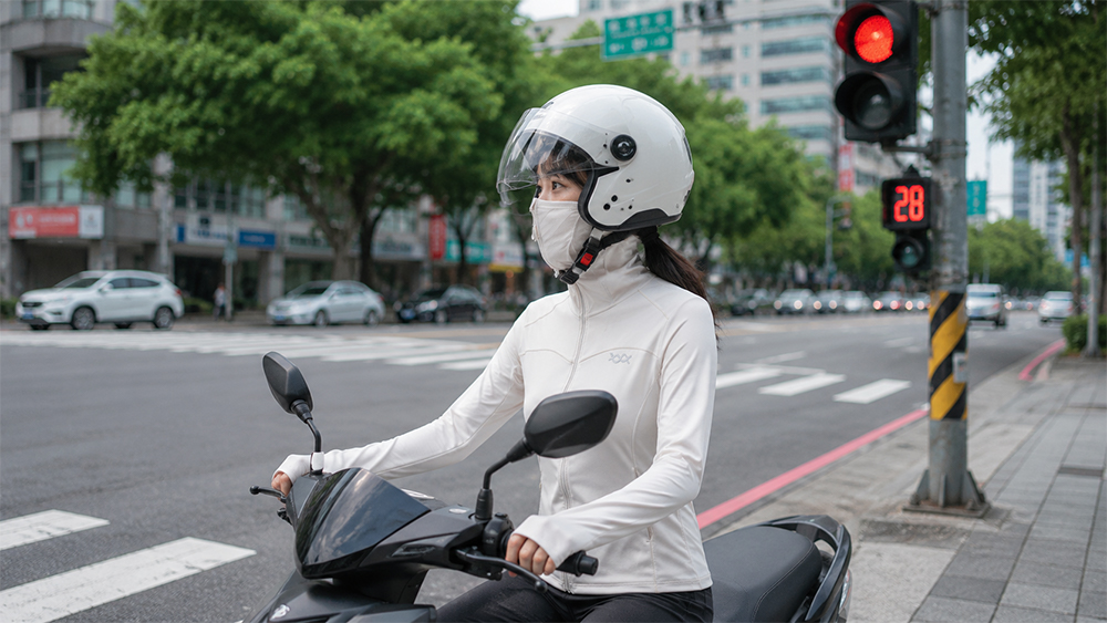 騎車10分鐘就爆汗？夏季外出除了防曬也別忽略補水