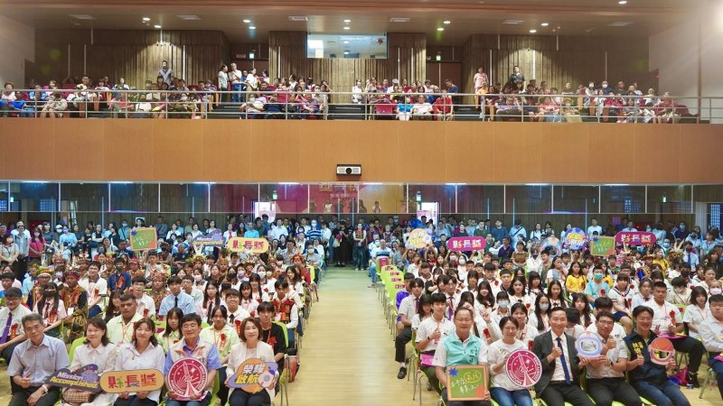 屏東縣114學年度縣長獎頒獎典禮 337位優秀畢業生獲表揚