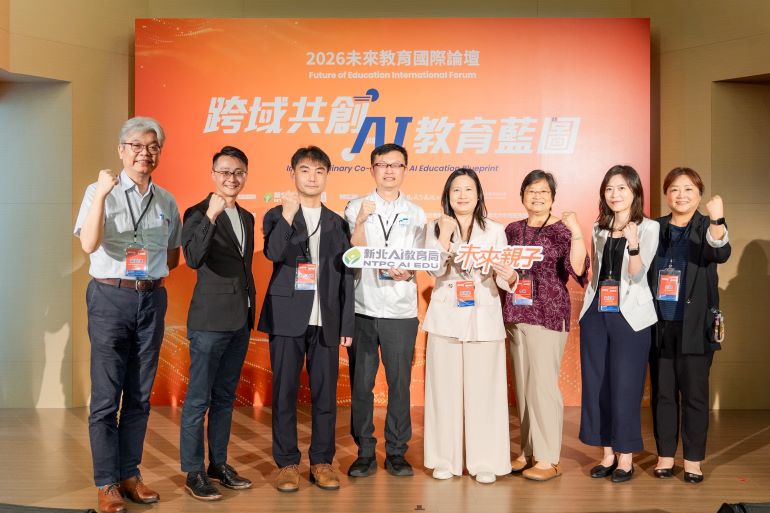 從找答案到會提問 新北攜手台日英專家共繪AI教育藍圖 34 《圖說》「2026未來教育國際論壇」與會講者及貴賓合影,左四教育局長張明文。〈教育局提供〉