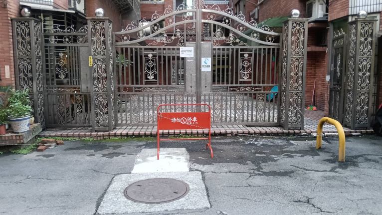 老舊社區惡臭困境解套 六合家園自費接管提升居住品質 22 《圖說》社區完成污水接管,生活污水透過管線流入公共污水下水道系統處理。〈水利局提供〉