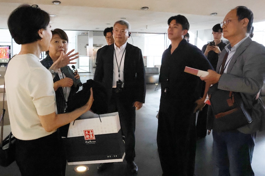 林瑞彥副市長帶領前往亞洲重要影視文化地標「釜山電影殿堂（Busan Cinema Center）」參訪。（圖/嘉義市政府提供）