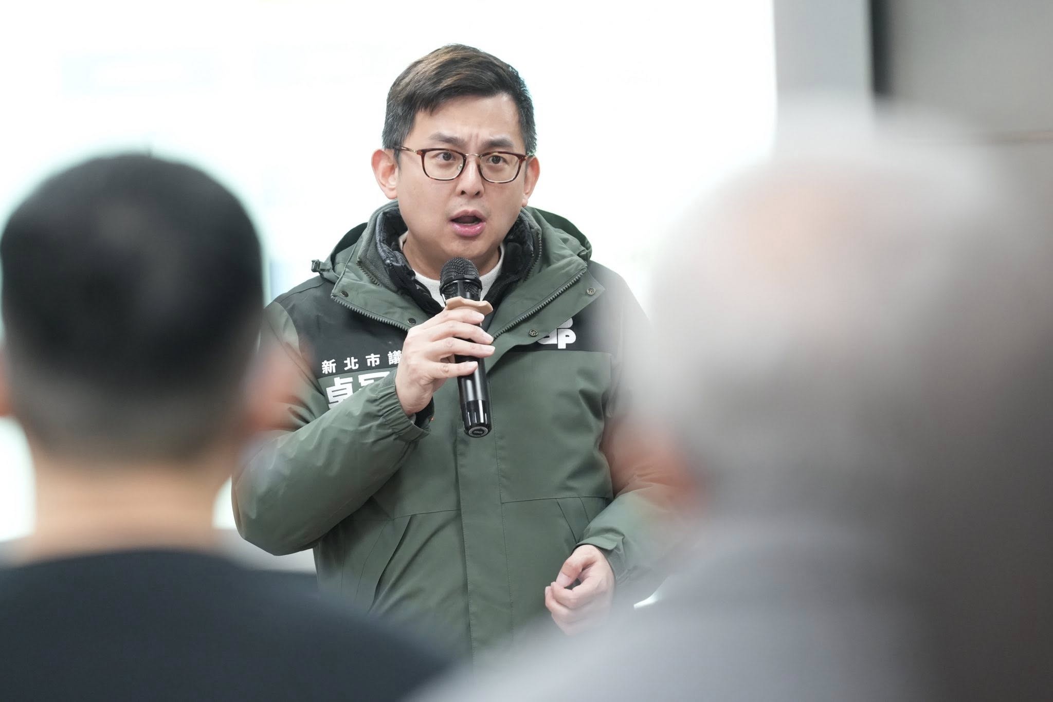 卓冠廷怒批黃國昌新書竄改歷史,無情消費妻子洪慈庸的流產傷痛。(圖/卓冠廷臉書)