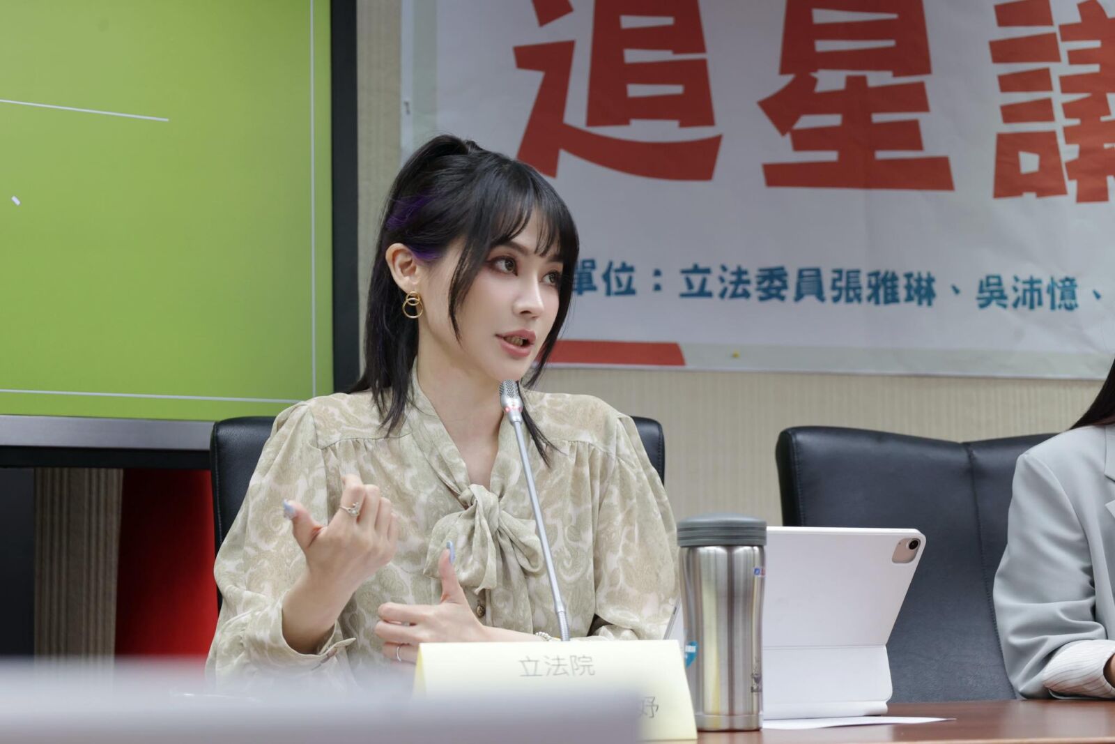 黃國昌新書點名流產前同事引公憤 賴品妤怒轟:三姓家奴、下九流政客 212 黃國昌新書點名流產前同事引公憤 賴品妤怒轟:三姓家奴、下九流政客 211