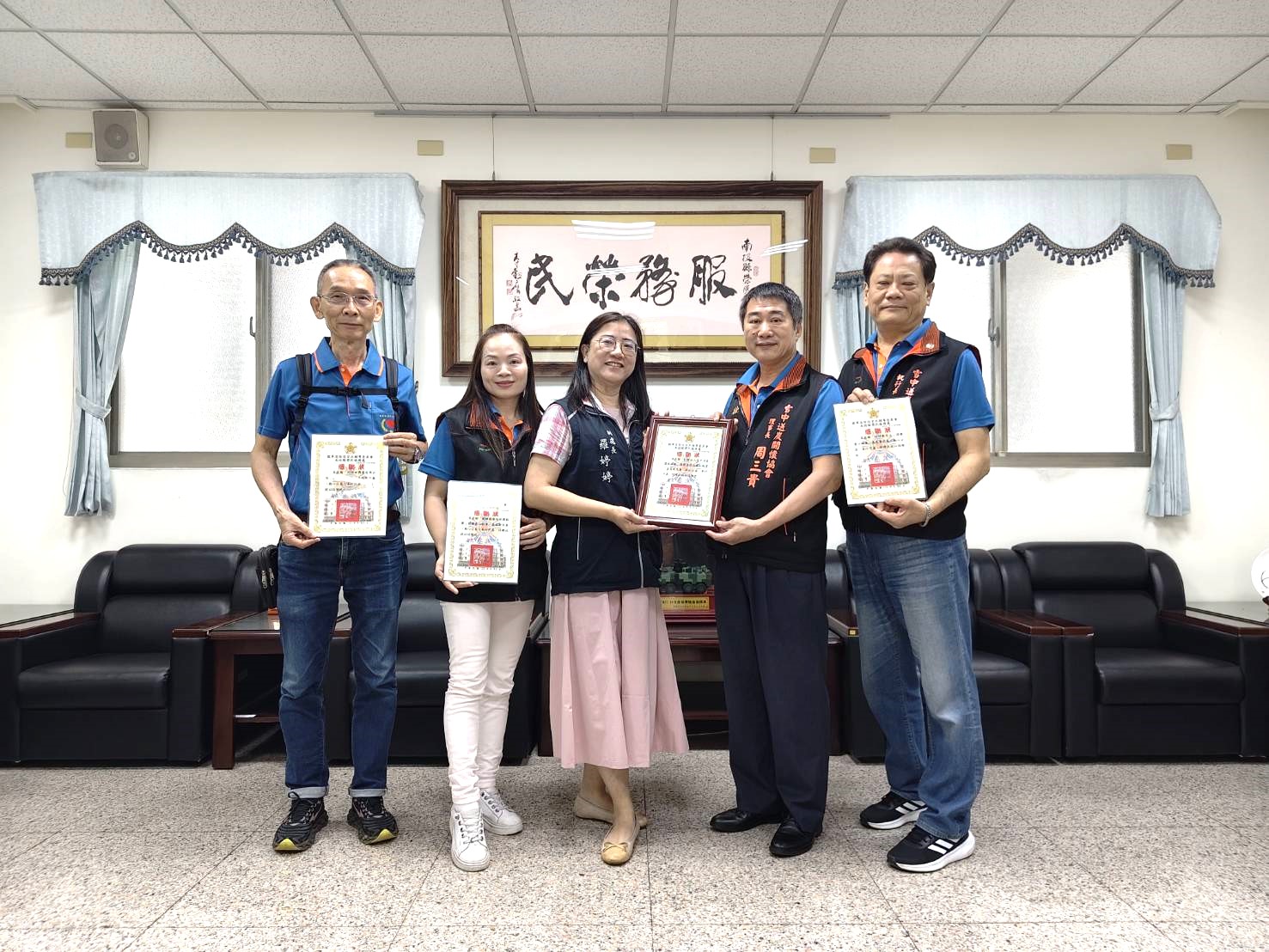 粽葉飄香愛相隨 雪中送炭關懷協會端節前夕送暖南投榮民眷 - https://www.watchmedia01.com
