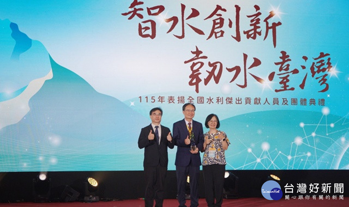 興大副校長蔡清標獲大禹獎。林重鎣翻