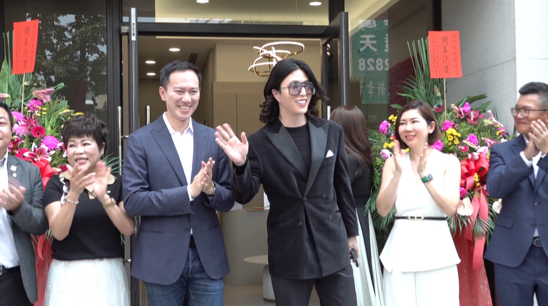 羅蘭現身彰化引轟動 跨國合作以百店為目標 羅蘭現身彰化引轟動 跨國合作以百店為目標
