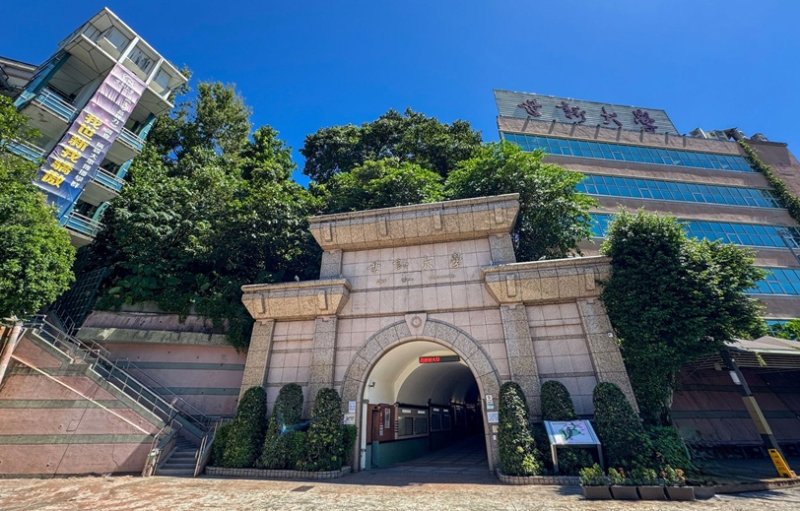 世新大學校長陳清河為畢典風波致歉 自請停職停薪兩個月