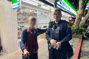 老翁街頭苦尋 記憶中的朋友 暖警助平安回家 52 MEITU 20260605 082048280 300x200 1