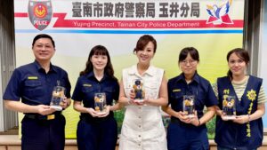 注意別被 假網購芒果 詐騙 知名藝人喬幼攜手玉井警分局教你識詐撇步 26 MEITU 20260605 151007797 300x169 1