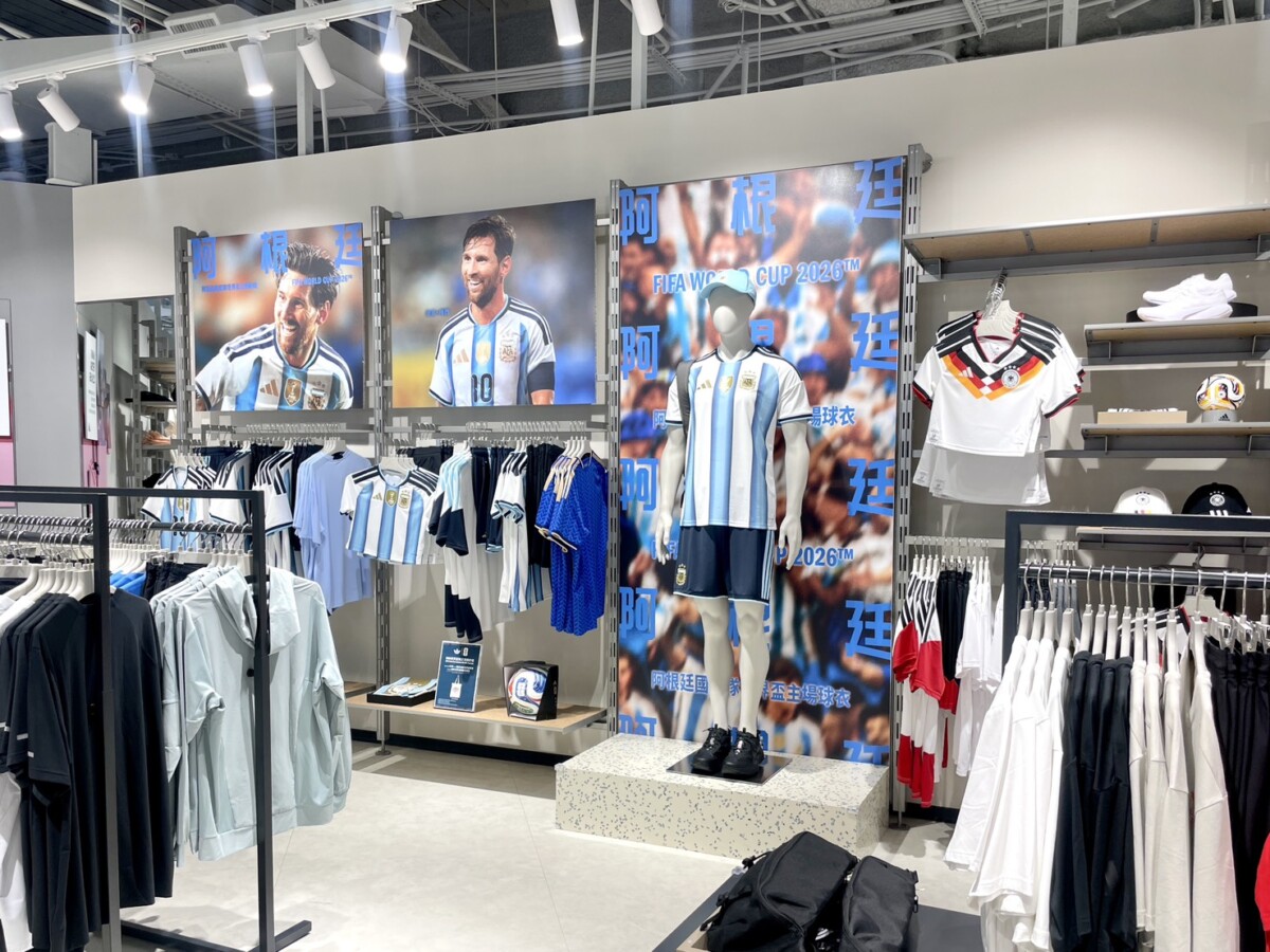 ▲大立A館2F Adidas世足國家隊系列球衣，櫃內優惠單筆消費滿3,800折200，滿5,000 折500。（圖/高雄大立百貨提供）