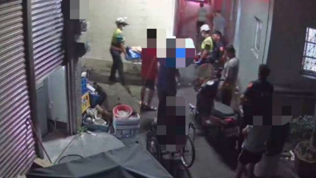 ▲彰化縣二水鄉日前上演驚險救援行動，一名鄭姓男子透過家中監視器發現獨居父親跌倒在住家門口無法起身，緊急向警方求助。（圖／彰化警方提供）
