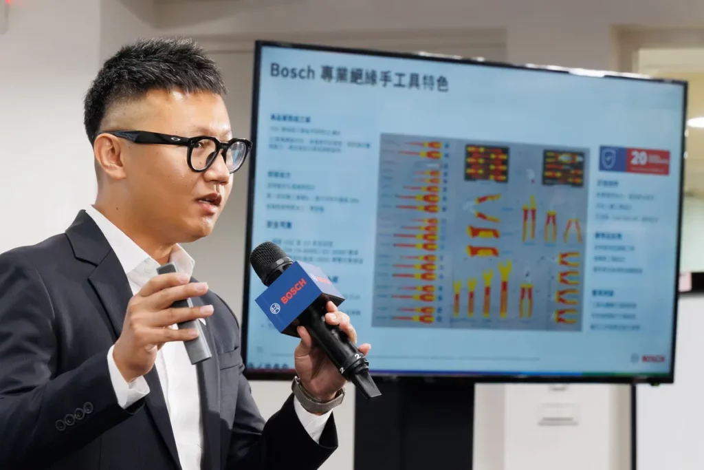 台灣博世電動工具品牌經理 柯昌廷 表示，專業 VDE 絕緣手工具系列，符合國際標準並獲國際 VDE 認證，可提供最高 1,000V的安全防護