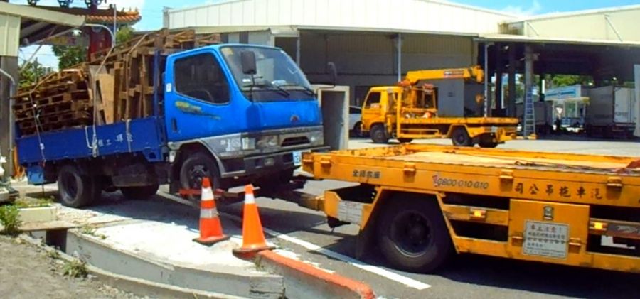 「雲林男欠174筆ETC費用　30萬罰鍰不繳遭查封拖吊」