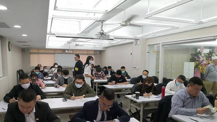 ▲學員參與專業課程與考核訓練，相關培訓制度也被視為優良徵信社評鑑標準的重要環節之一。（圖／中華民國徵信商業同業公會全國聯合會 提供）