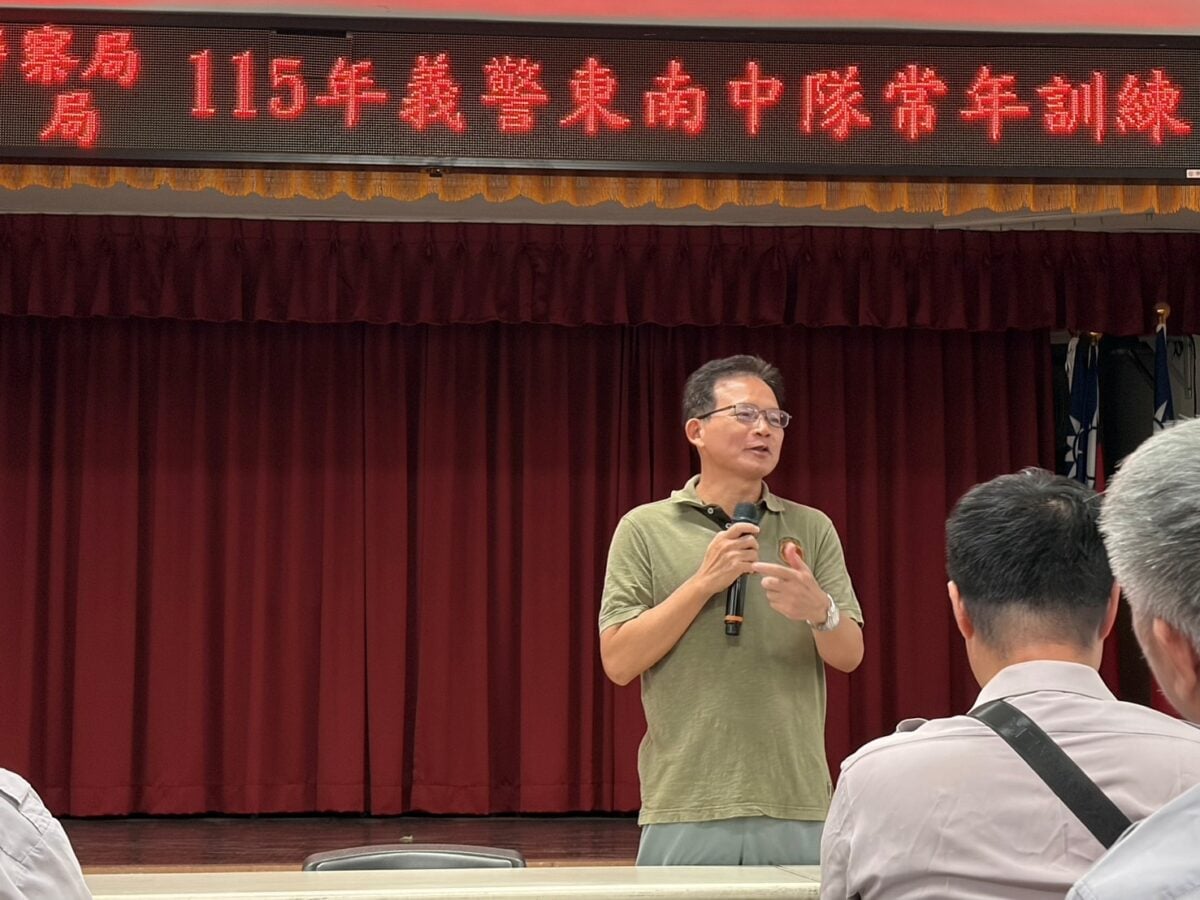 ▲分局長謝有筆感謝義警弟兄們無私奉獻,協助警方維護轄區治安穩定。