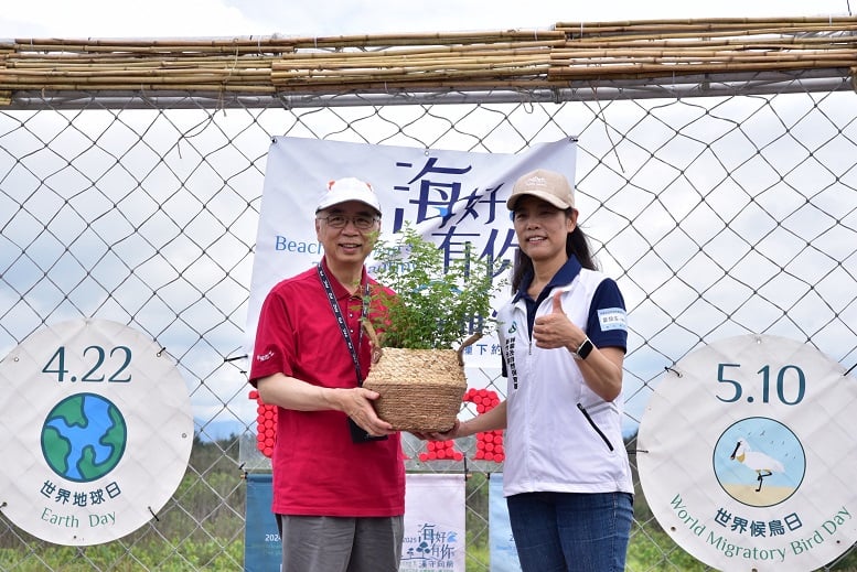 ▲新竹分署夏榮生分署長與台積電共同宣示持續深化國土生態綠網與生物多樣性合作方向。
