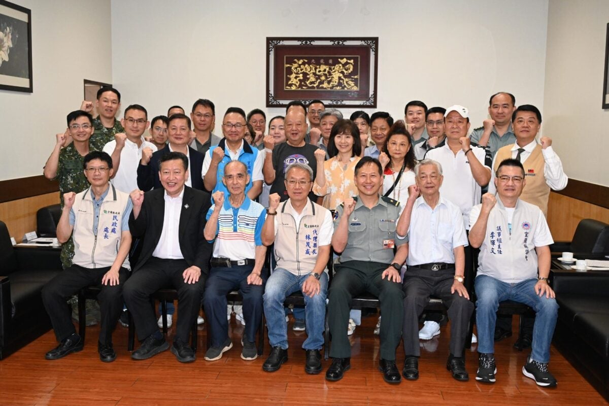 ▲宜蘭縣各界115年端午節敬軍團在礁溪202廠留影。