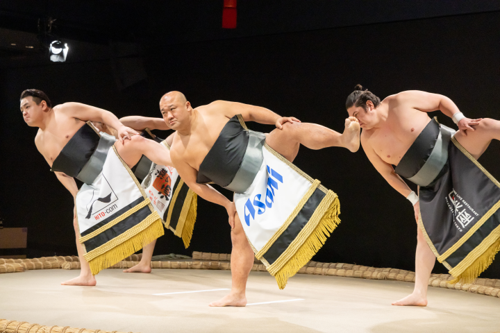 大相撲的力士入場儀式「土俵入」。　圖：©HIRAKUZA／提供