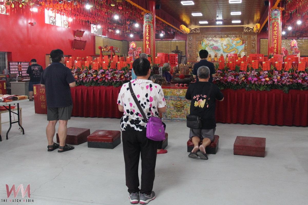 雲林六房媽紅壇驚現鹹豬手    台南周姓警員涉摸臀法辦 - https://www.watchmedia01.com