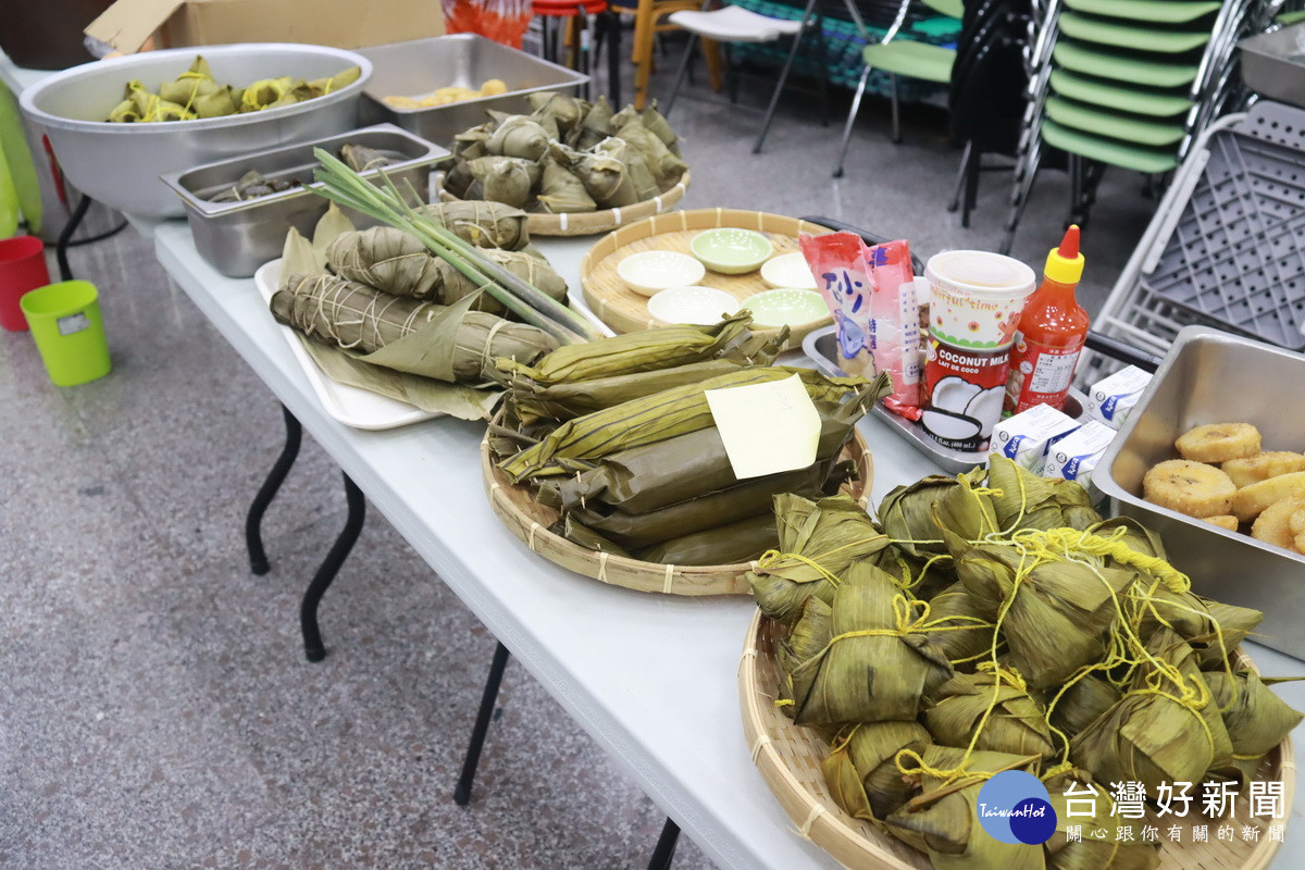 娘惹粽、越南粽、印尼粽各有不同造型及口味。(記者扶小萍攝)