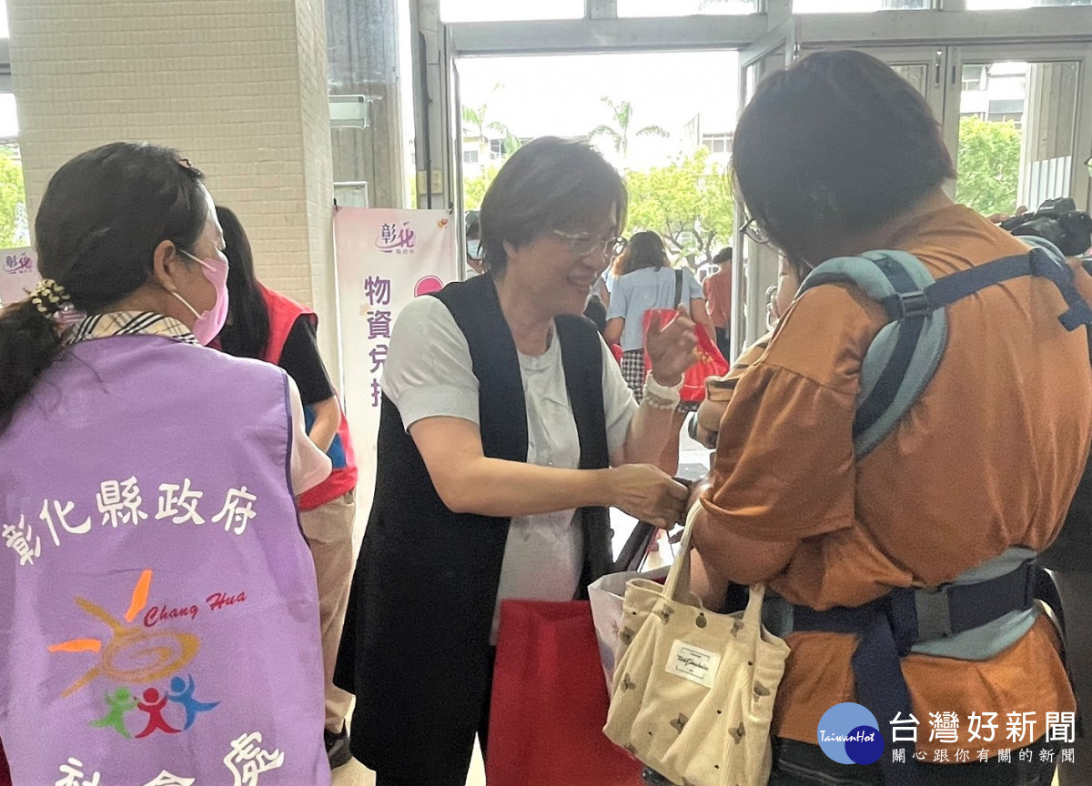 公私協力端陽送暖,彰化縣關懷弱勢不停歇。圖/彰化縣政府提供
