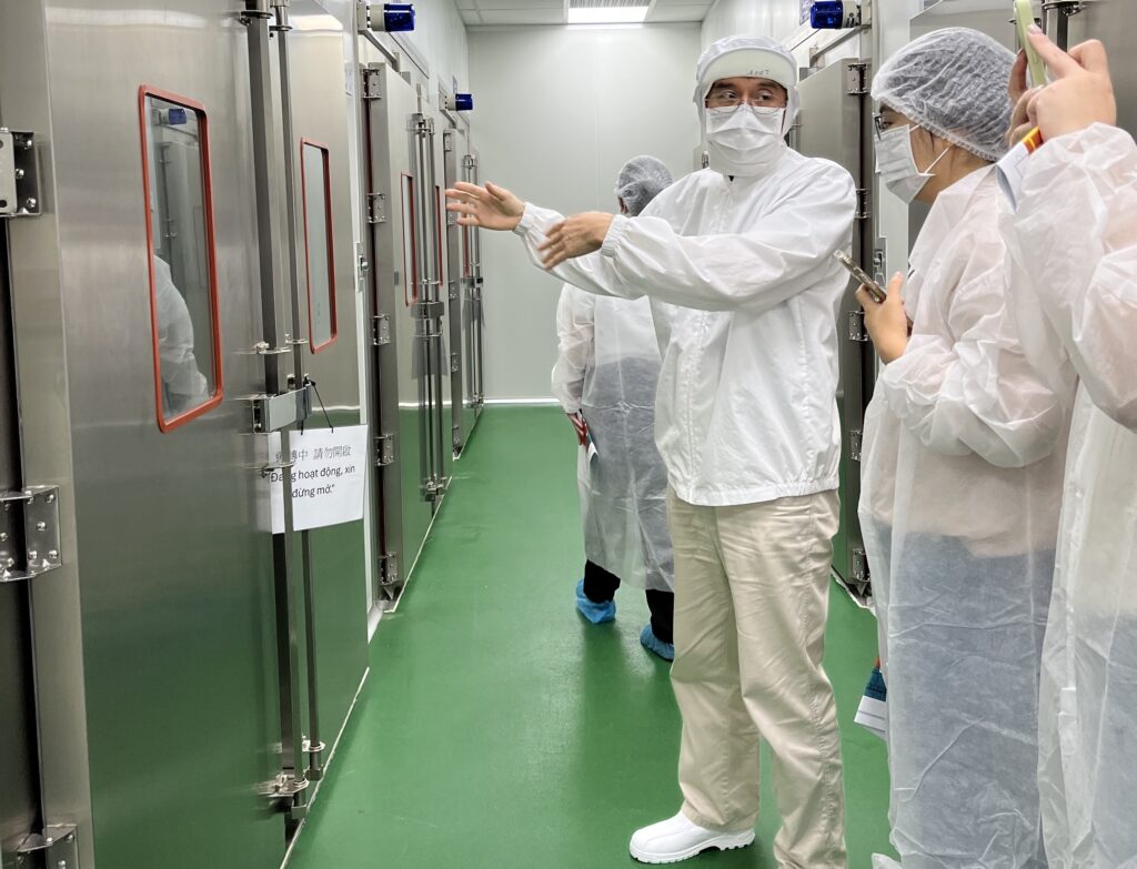 守護毛寶貝食安 新北動保處嚴格稽查累計罰鍰八十五萬元 34 %E5%8B%95%E4%BF%9D%E8%99%95%E5%89%8D%E5%BE%80%E5%B7%A5%E5%BB%A0%E8%A8%AA%E8%A6%96%E8%A3%BD%E9%80%A0%E6%B5%81%E7%A8%8B 1024x783 1