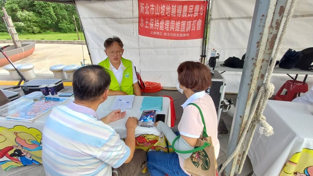 結合科技與防災專業 新北市水保團長蘇育瑞守護坡地安全 22 %E6%96%B0%E5%8C%97%E5%B8%82%E6%B0%B4%E5%9C%9F%E4%BF%9D%E6%8C%81%E5%B0%88%E8%BB%8A%E5%B7%A1%E8%BF%B4%E6%9C%8D%E5%8B%99%E8%98%87%E8%82%B2%E7%91%9E%E5%9C%98%E9%95%B7%E7%86%B1%E5%BF%83%E5%9B%9E%E7%AD%94%E7%82%BA%E6%B0%91%E7%9C%BE%E8%A7%A3%E6%B1%BA%E7%96%91%E6%85%AE 1024x576 2