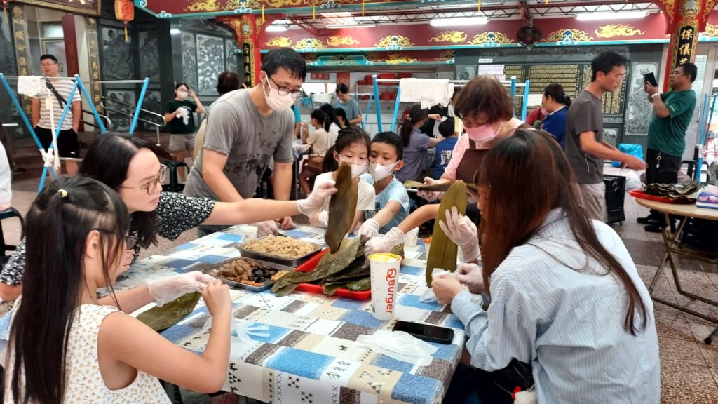 飄香端午傳溫情 文山區公所與木柵忠順廟合辦「親子包粽趣」 41 728587 1024x576 1