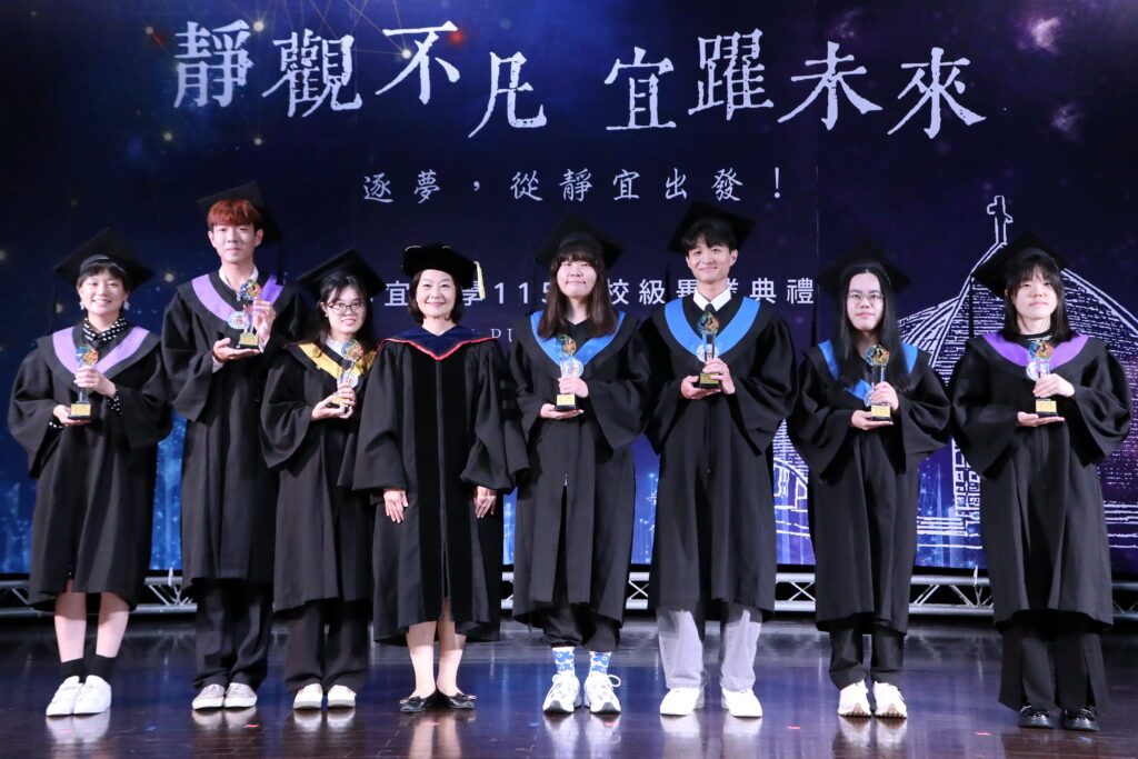 靜宜大學畢業典禮 林思伶勉2688畢業生:人的溫度與同理心是重要關鍵 36 1%E9%9D%9C%E5%AE%9C%E5%A4%A7%E5%AD%B8CKM 3857 1024x683 1