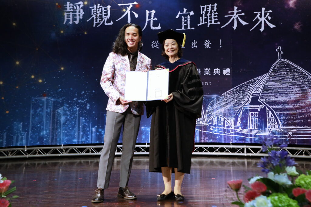 靜宜大學畢業典禮 林思伶勉2688畢業生:人的溫度與同理心是重要關鍵 38 1%E9%9D%9C%E5%AE%9C%E5%A4%A7%E5%AD%B8CKM 3680 0 1024x683 1