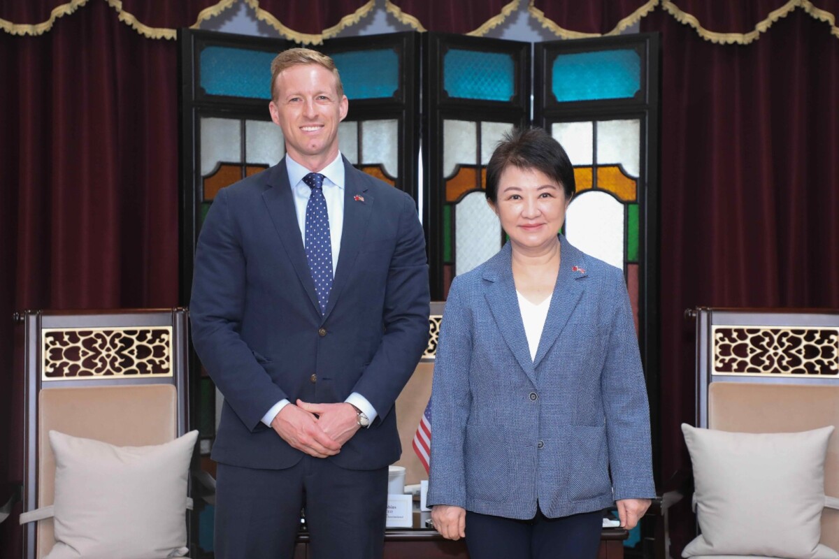▲AUVSI執行長羅賓斯Michael Robbins與市長盧秀燕。(圖/中市府提供)