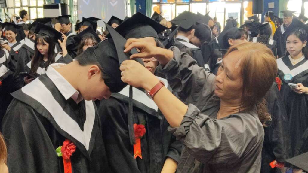 ∆國立臺東大學相信每段溫柔而有力的叮嚀,將在典禮現場留下深刻迴響;期望每位即將步出校門的社會新鮮人,帶著臺東山林給予的溫度、師長與同學共同鍛鑄的底氣,勇敢向世界出發。(圖/記者 陳志強 攝)
